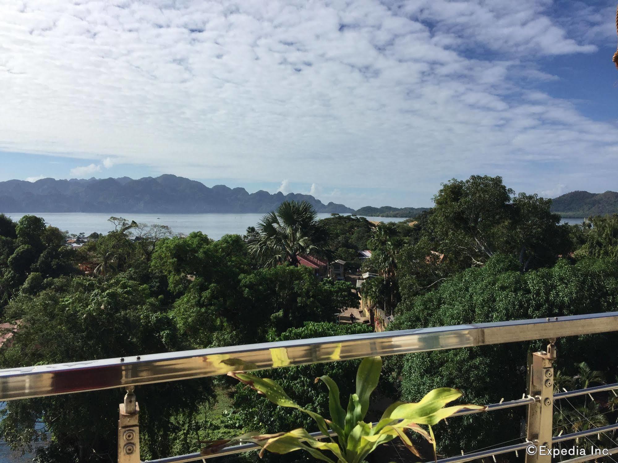 Reddoorz Micasa Lodge Coron Palawan Bagian luar foto